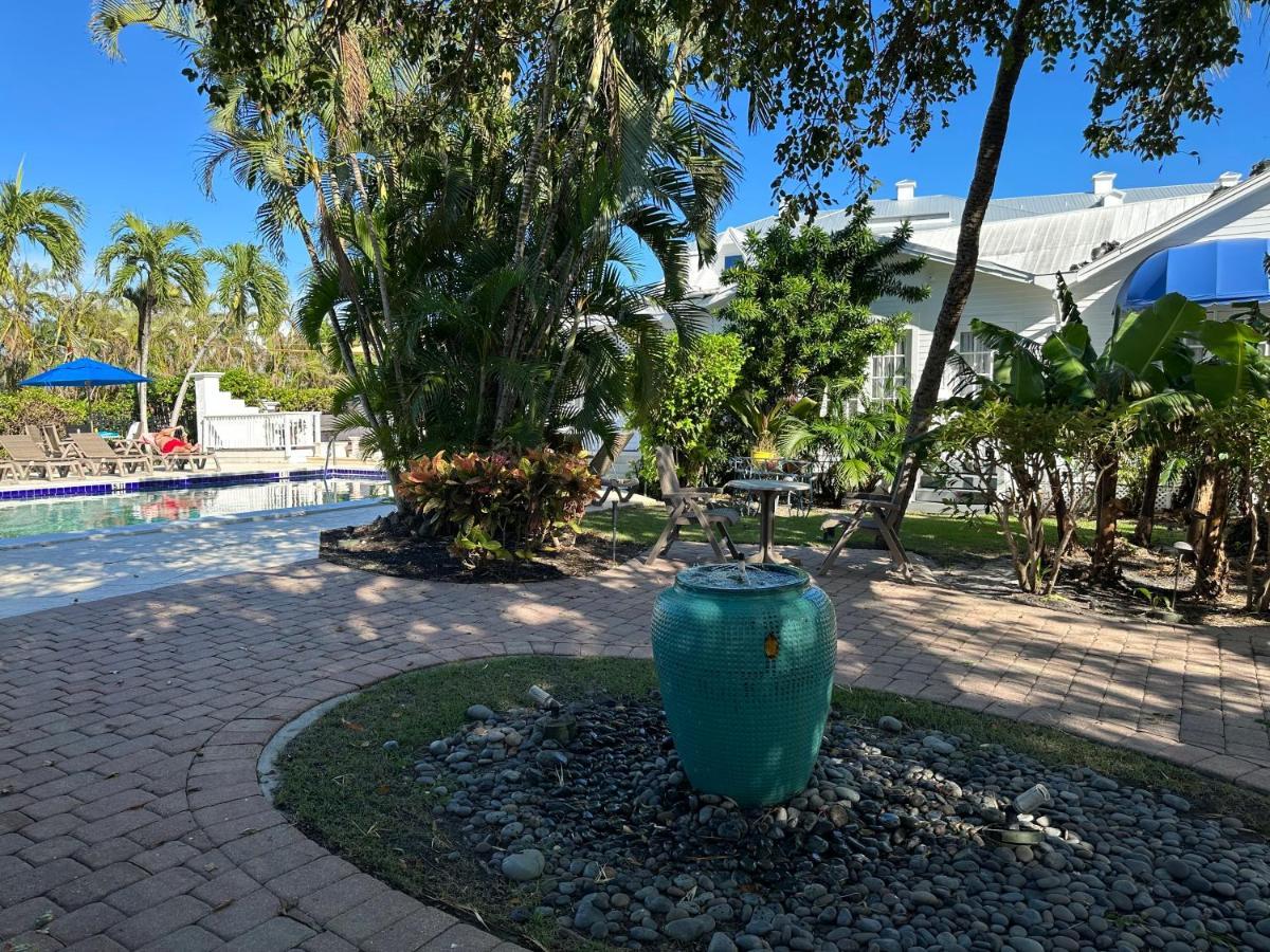 Olde Marco Inn Marco Island Exterior photo